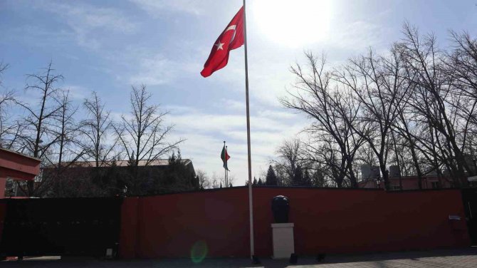Pekin’de Yaşayan Vatandaşlar Büyükelçilikte Taziye Defterini İmzaladı
