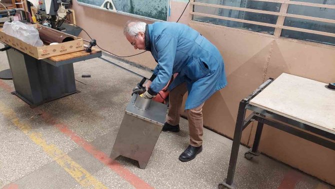 Eskişehir’de Meslek Lisesi Öğretmenlerinden Deprem Bölgesine Çadır Sobası