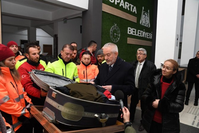 Gözü Gibi Baktıkları Şehidin Eşyalarını Depremzede Aileye Bağışladılar