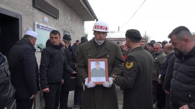 Depremde Hayatını Kaybeden Aksaraylı Uzman Çavuş Ve Ailesi Toprağa Verildi