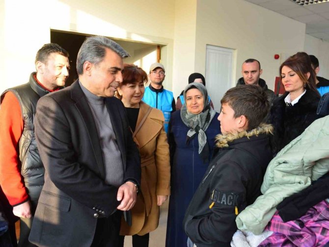 Depremzedeler Yurtlarda Barınmaya Başladı
