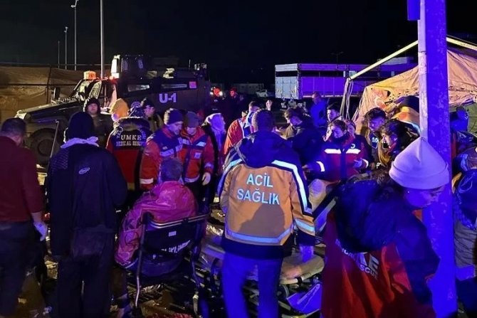 Düzce İ̇l Sağlık Müdürlüğü Deprem Bölgelerine İlave Ekip Gönderdi