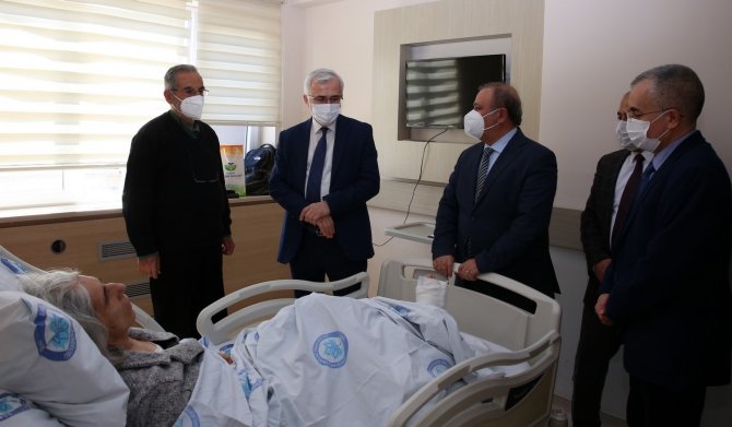 Esogü Yönetiminden Deprem Bölgesinden Sevk Edilen Yaralılara Ziyaret