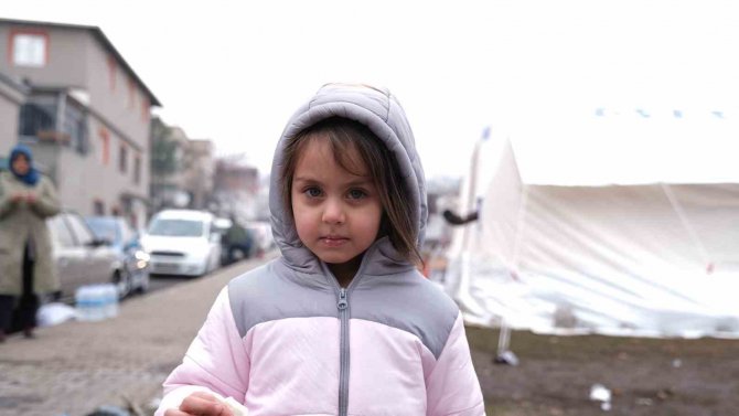Afet Bölgesine Yardımlar Sürüyor