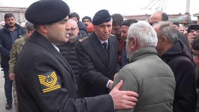 Depremde Hayatını Kaybeden Aksaraylı Uzman Çavuş Ve Ailesi Toprağa Verildi