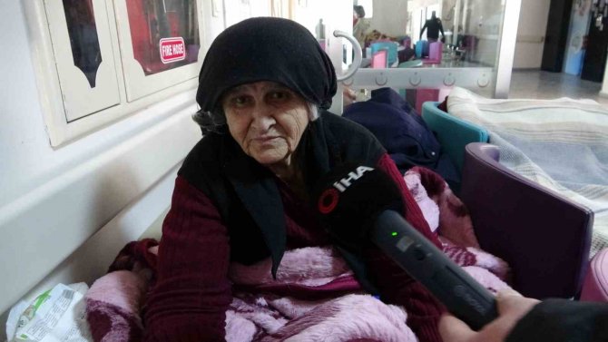 İ̇ki Depremi De Evinde Yaşayan 73 Yaşındaki Elif Teyze O Anları Anlattı