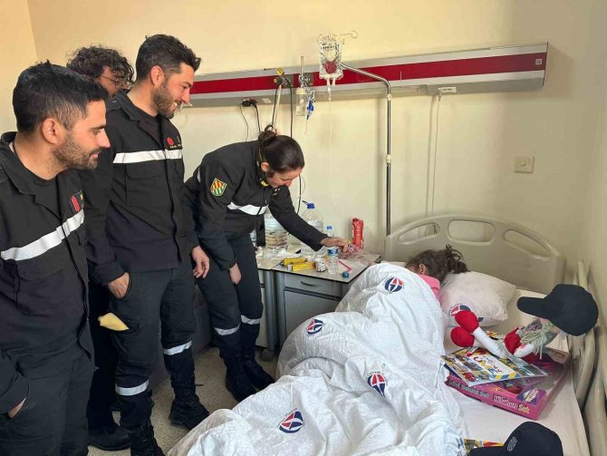İ̇spanyol Ekip, Hastanedeki Depremzedeleri Ziyaret Etti