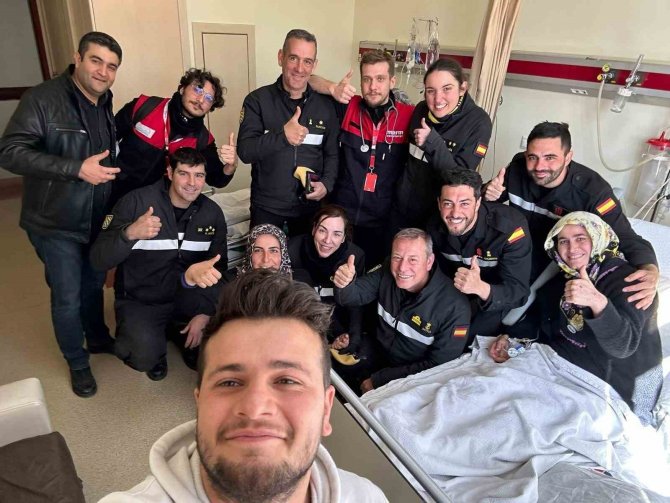İ̇spanyol Ekip, Hastanedeki Depremzedeleri Ziyaret Etti