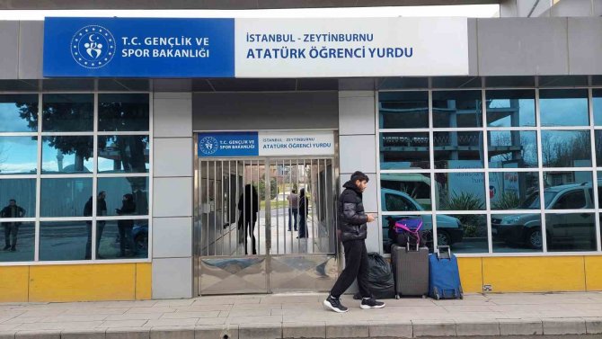 İ̇stanbul’da Öğrenciler Yurtları Boşaltmaya Başladı