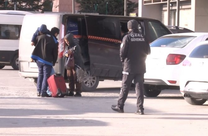 İ̇stanbul’a Gelen Depremzedeler Yurtlara Yerleştiriliyor