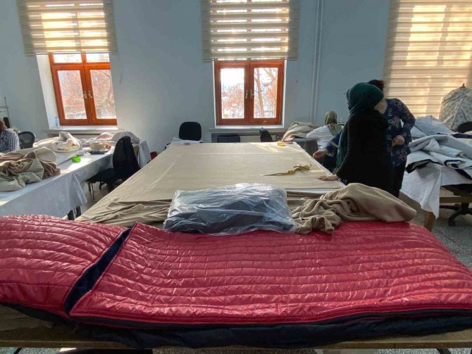 Ankaralı Öğrenciler Depremzeleri Soğuktan Korumak İçin Harekete Geçti