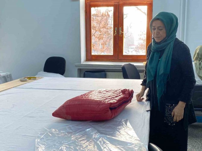 Ankaralı Öğrenciler Depremzeleri Soğuktan Korumak İçin Harekete Geçti