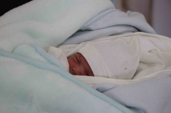 Depremzede Çiftin İlk Çocuğu Ereğli’de Dünyaya Geldi