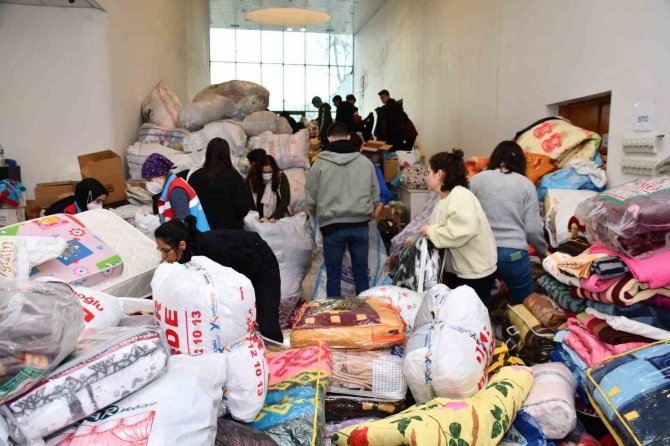 Karabük Depremzedeler İçin 9 Milyon Lira Yardım Topladı