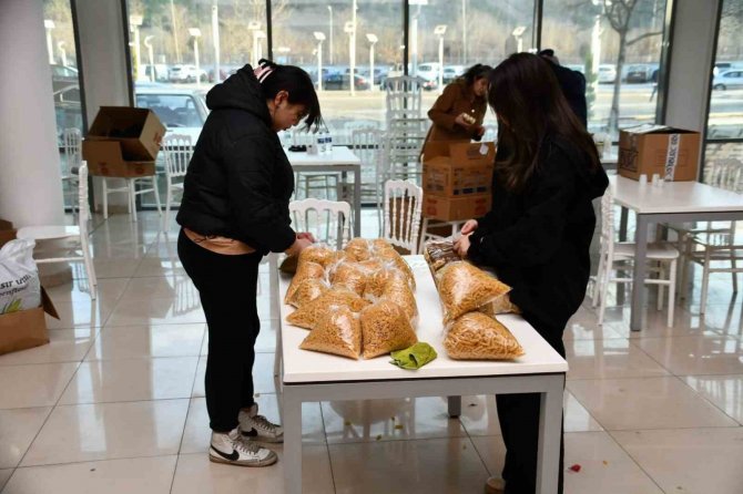 Karabük Depremzedeler İçin 9 Milyon Lira Yardım Topladı