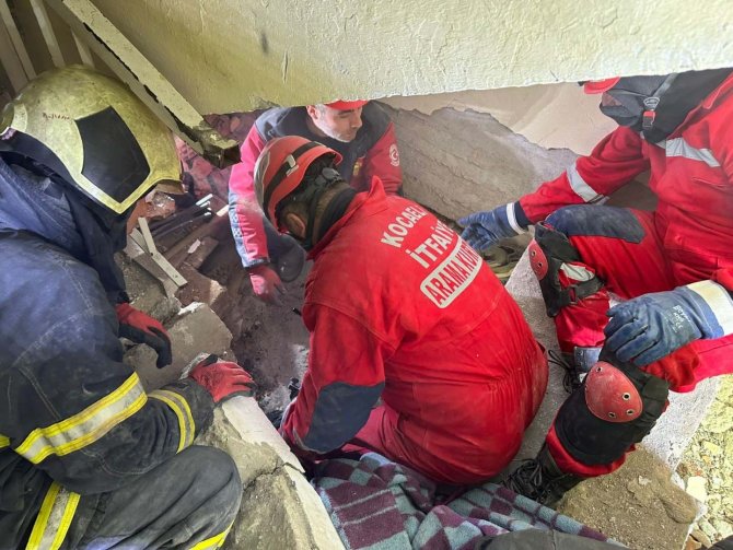 Kocaeli’nin Kahramanları 79 Kişiyi Yıkıntıların Arasından Kurtardı