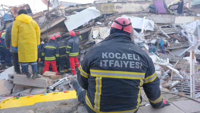 Kocaeli’nin Kahramanları 79 Kişiyi Yıkıntıların Arasından Kurtardı