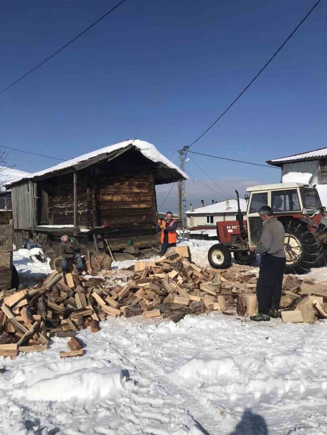 Orman Köylüsünden Deprem Bölgesine Odun Desteği