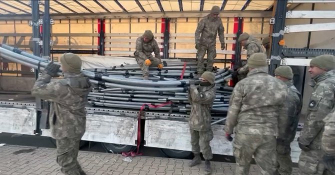 Msb: "Mehmetçiğin Deprem Bölgesinin Pek Çok Noktasında Çadır Kurma Çalışmaları Hummalı Şekilde Sürüyor"