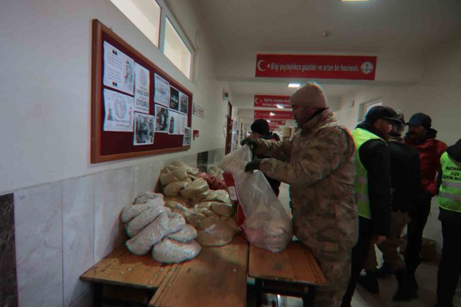 Okul ’Market’ Oldu, Güvenlik Korucuları ’Çalışan’
