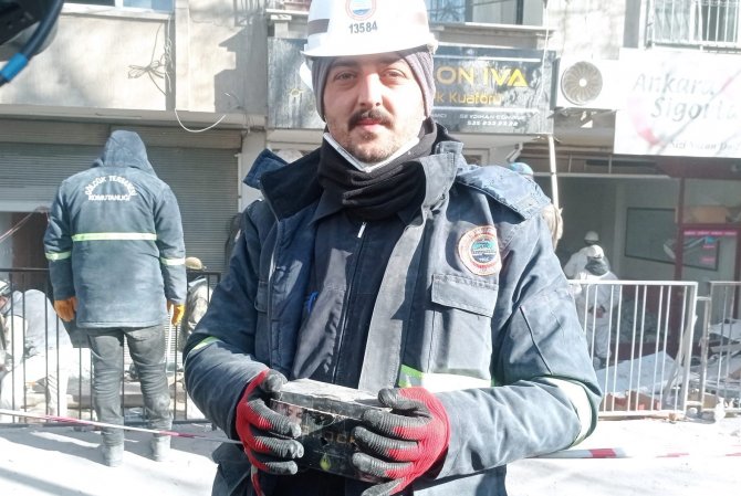 Arama Kurtarma Ekipleri Tarafından Bitkin Vaziyette Bulundu, "Şans" İsmi Verildi