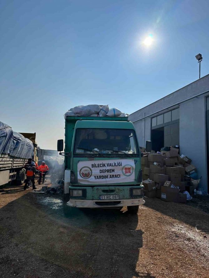 3 Ve 4’üncü Tırda Deprem Bölgesine Doğru Harekete Geçti