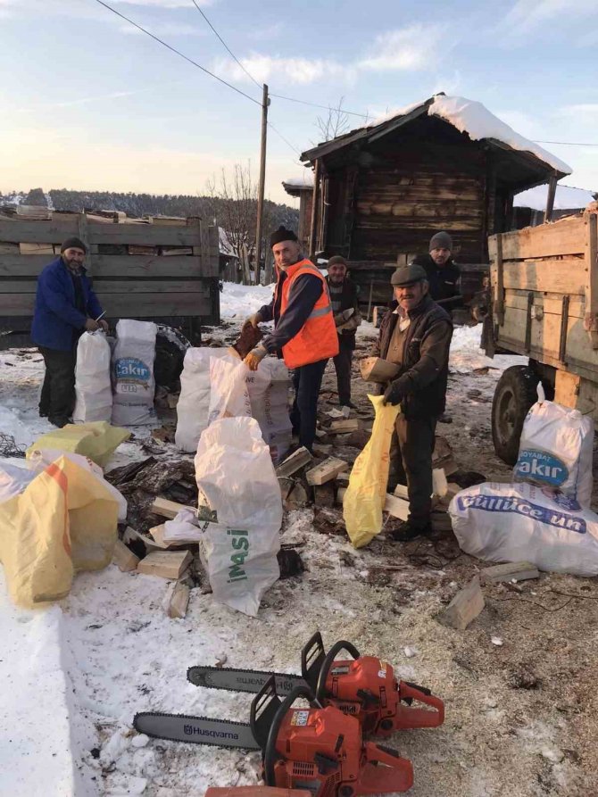 Orman Köylüsünden Deprem Bölgesine Odun Desteği