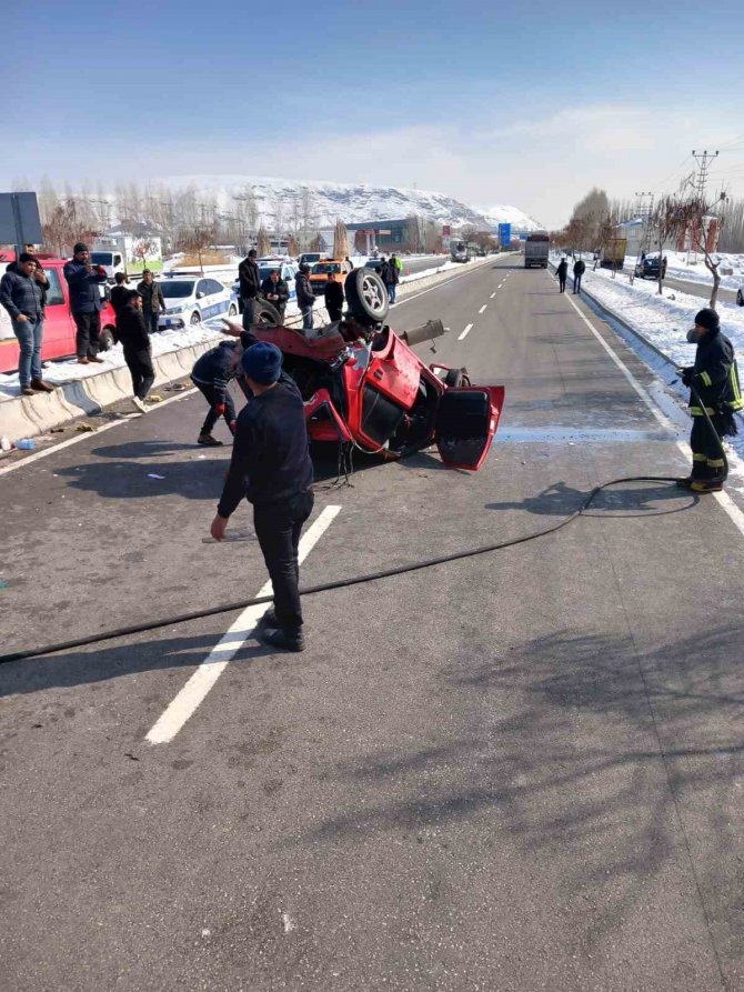 Van’da Trafik Kazası: 4 Yaralı