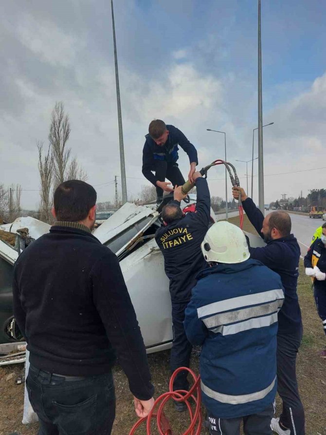 Aydınlatma Direği Otomobili Kemer Gibi Sararak Sıkıştırdı