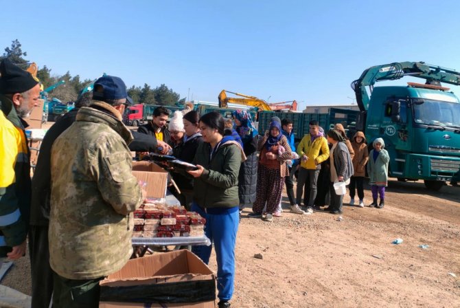 Keçiören Belediyesinden Mobil Mutfakla Aşevi Hizmeti