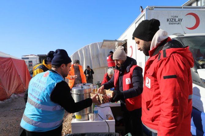 Kızılay’ın Afad İçin Çadır Üretimi Sürüyor