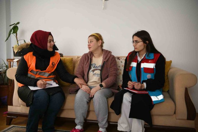 Güvenli Alanlara Yerleştirilen Depremzedelerin Tüm İhtiyaçları Karşılanıyor