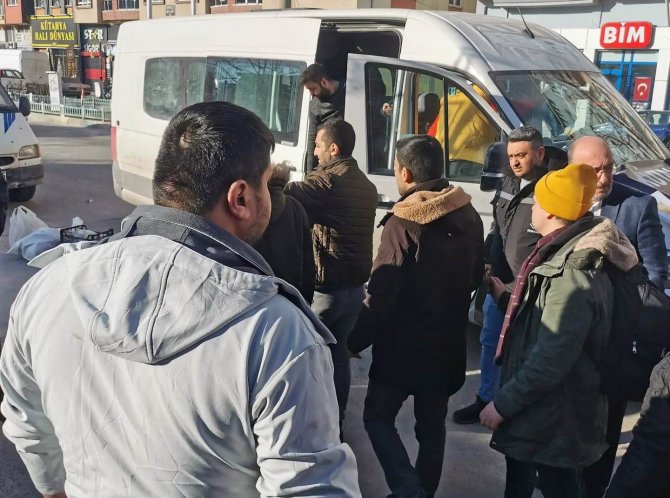 Ak Parti Kütahya İ̇l Gençlik Kolları Başkanlığı, Deprem Bölgesine Yeni Ekip Gönderdi
