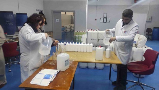 Öğretmen Ve Öğrencilerden Hijyen Malzemesi Ve Odun Yardımı