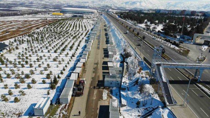 10 Bin 500 Kişinin Barınacağı Konteyner Kent Alanında Çalışmalar Başladı