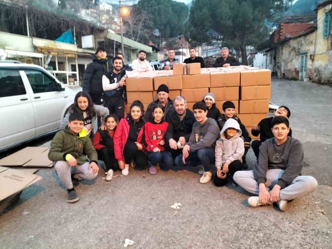 Manisalı Kadınlar Tandır Ekmeği Yapıp Deprem Bölgesine Gönderdi