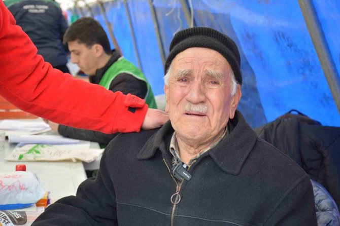 Umre Parasını Depremzedelere Bağışladı