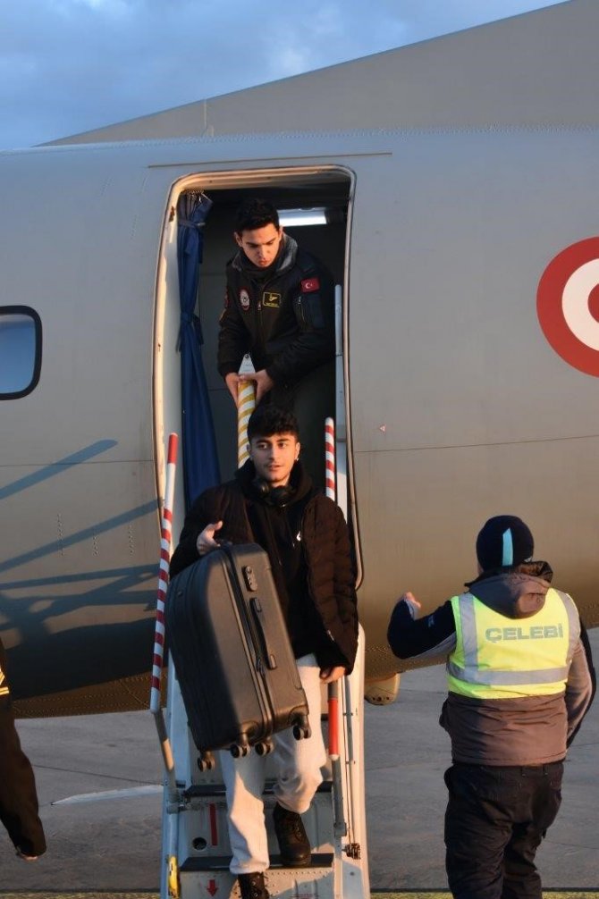 Deniz Kuvvetlerine Ait Uçaklar Tahliyelere Devam Ediyor