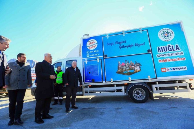 Büyükşehir Deprem Felaketinde Vatandaşlarında Yanında