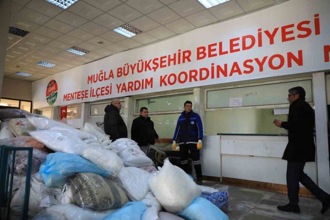 Büyükşehir Deprem Felaketinde Vatandaşlarında Yanında