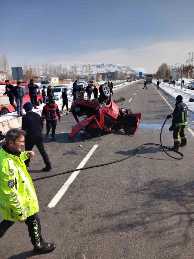 Van’da Trafik Kazası: 4 Yaralı