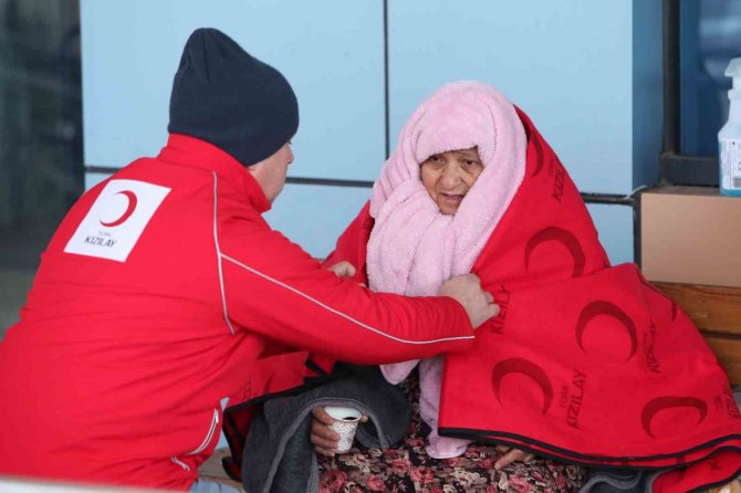 Kızılay’ın Psikososyal Destek Ekipleri Bölgede Psikolojik İlk Yardım Veriyor