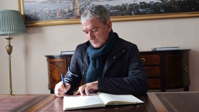 Pekin’de Yaşayan Vatandaşlar Büyükelçilikte Taziye Defterini İmzaladı