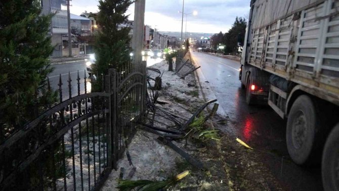 Otomobil Karşı Şeride Geçip Takla Attı: 2 Yaralı