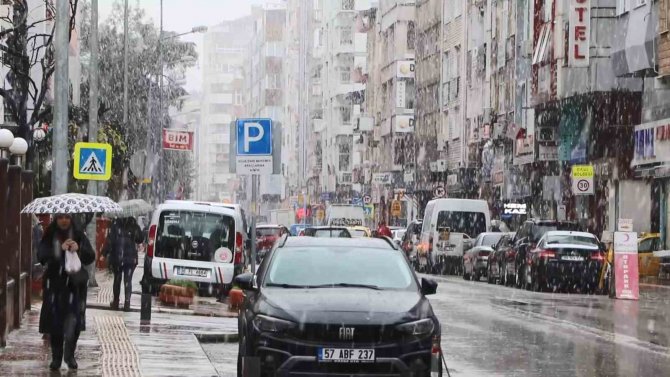 Samsun Güne Kar Yağışıyla Başladı