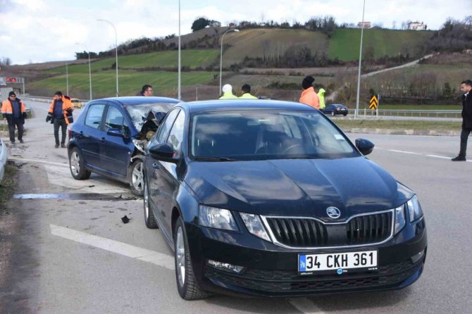 Sinop’ta Trafik Kazası: 2 Yaralı