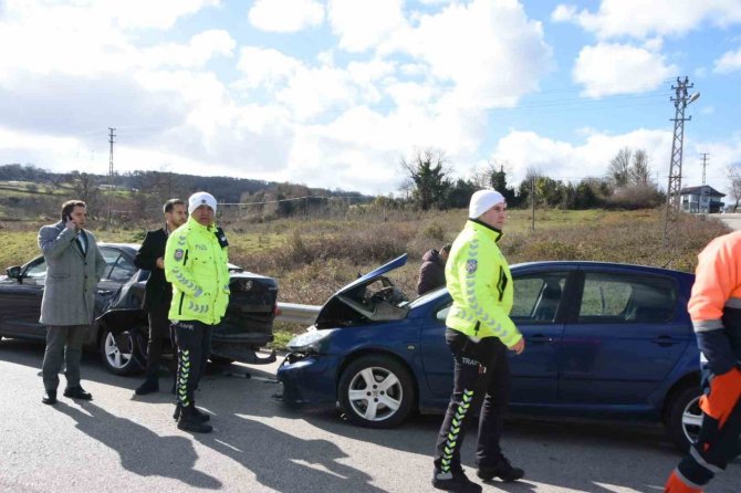 Sinop’ta Trafik Kazası: 2 Yaralı