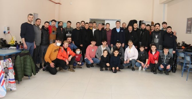 Sivas’ta Depremzedelere Saç Ve Sakal Bakımı Yapıldı