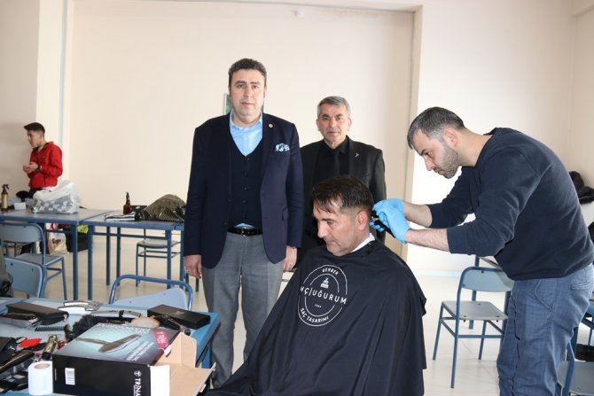 Sivas’ta Depremzedelere Saç Ve Sakal Bakımı Yapıldı
