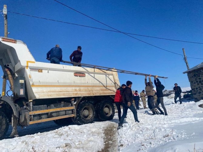 Susuz’daki Çadırlar Depremzedelere Gönderildi